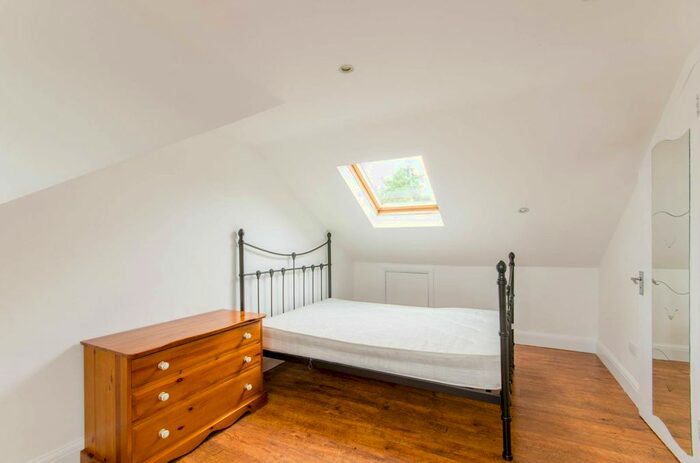3 Bedroom Flat To Rent In Norfolk Road, Walthamstow, London, E17