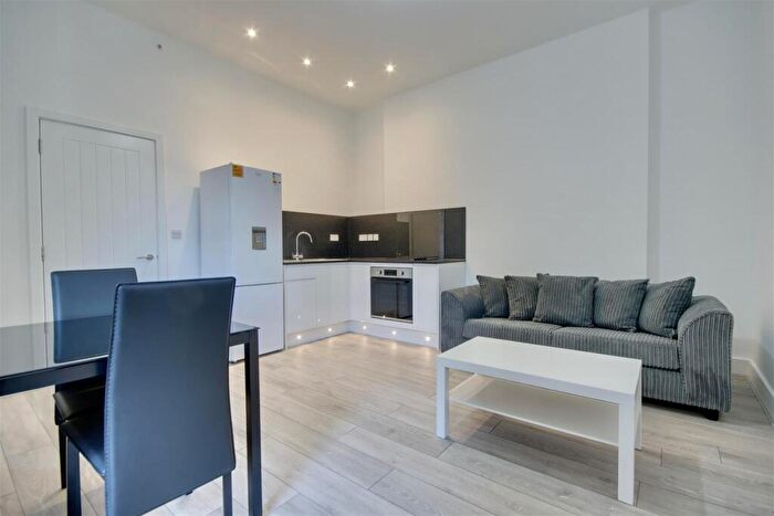 1 Bedroom Apartment To Rent In St. Helens Parade, Southsea, PO4