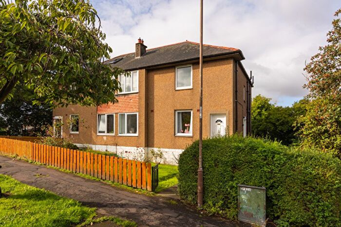 2 Bedroom Flat For Sale In Carrick Knowe Avenue, Edinburgh, EH12