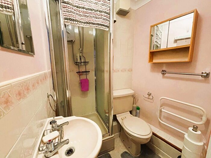 2 Bedroom Flat For Sale In De Moulham Road, Swanage, Dorset, BH19