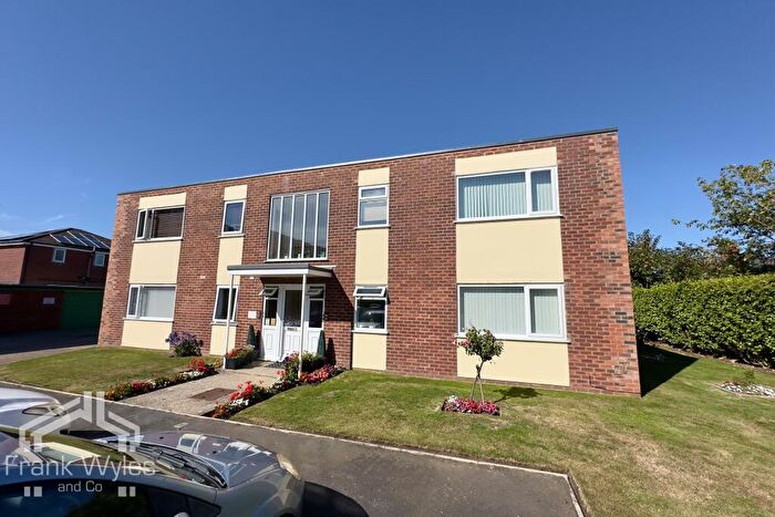 2 Bedroom Flat To Rent In Rutland Court, Lytham St. Annes, Lancashire, FY8