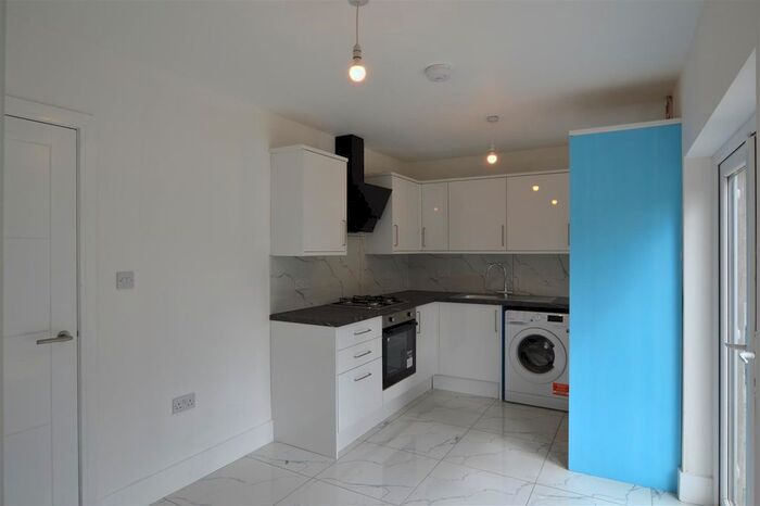 3 Bedroom Property To Rent In Lancaster Avenue, Farnham Royal, Slough, SL2