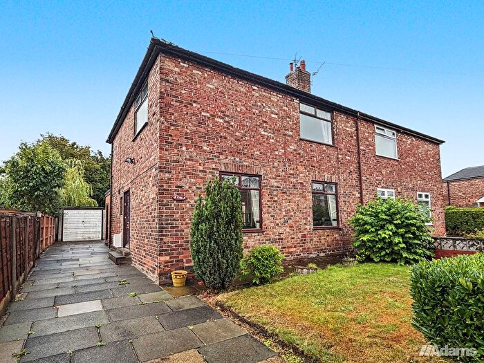3 Bedroom Semi Detached House For Sale In Lilac Avenue, Widnes, WA8