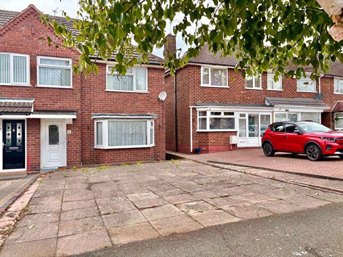 3 Bedroom Semi-Detached House For Sale In Morland Road, Great Barr, Birmingham, B43