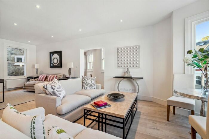 3 Bedroom Maisonette To Rent In Vespan Road, London, W12