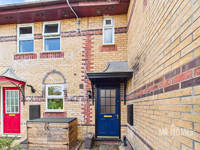 2 Bedroom End Of Terrace House For Sale In Blaise Place, City Gardens, Grangetown, Cardiff, CF11