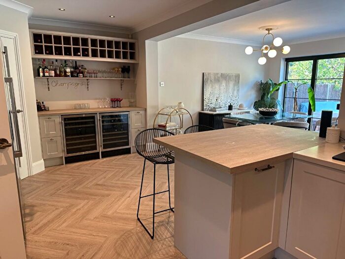 4 Bedroom Semi-Detached House For Sale In Southborough Lane, Bromley, BR2