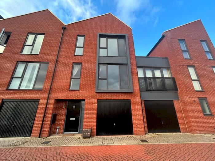 4 Bedroom Town House To Rent In Kingsway Boulevard, Kingsway, Derby, DE22