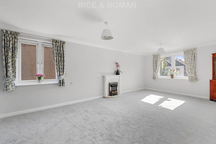 2 Bedroom Flat To Rent In Clifton Park Avenue, London, SW20