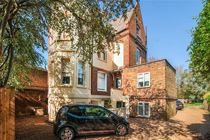 2 Bedroom Maisonette For Sale In Hampton Road, Twickenham, TW2