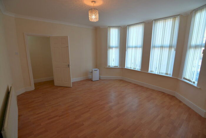 2 Bedroom Ground Flat To Rent In Highfield Road, Rock Ferry, CH42