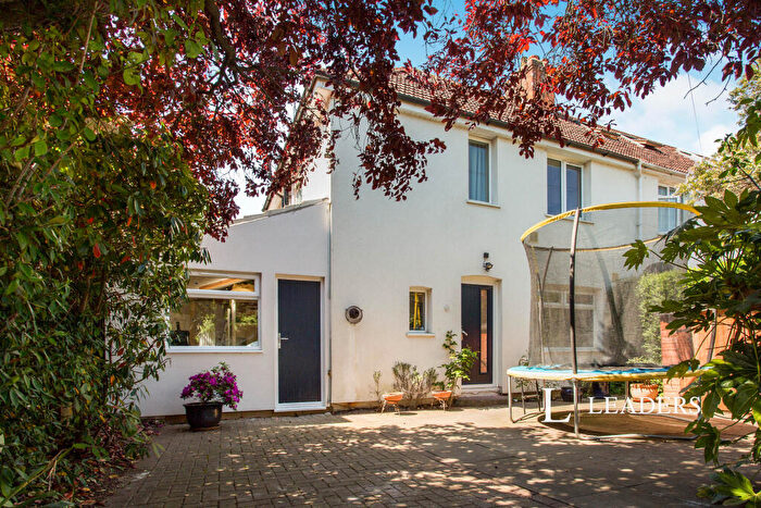 3 Bedroom Semi-Detached House To Rent In Hawthorn Way, CB4