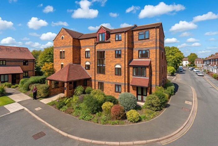 2 Bedroom Flat For Sale In Belmont Hill, St. Albans, AL1