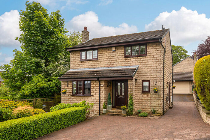 4 Bedroom Detached House For Sale In Emmet Close, Birkenshaw, BD11