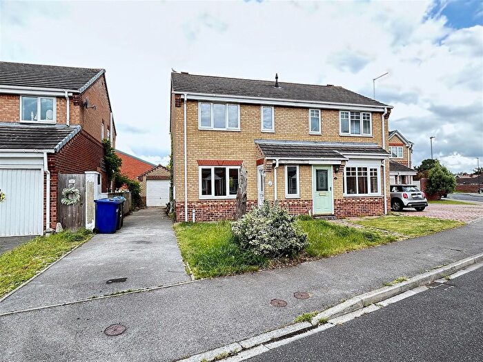 3 Bedroom Semi-Detached House For Sale In Kirkby Avenue, Selby, YO8