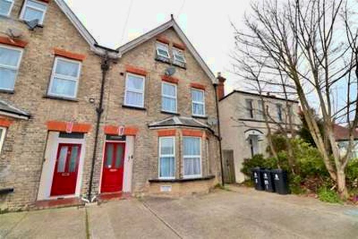 2 Bedroom Flat To Rent In Hayes Road, Clacton-on-sea, Essex, CO15