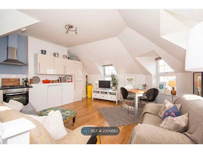 2 Bedroom Flat To Rent In St. Philip Street, London, SW8