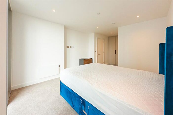2 Bedroom Apartment To Rent In The Blade, M15