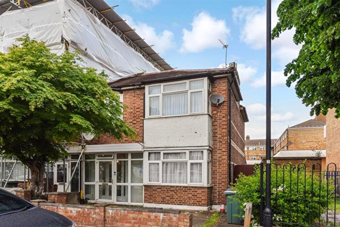 3 Bedroom End Of Terrace House To Rent In Knebworth Avenue, Walthamstow, E17