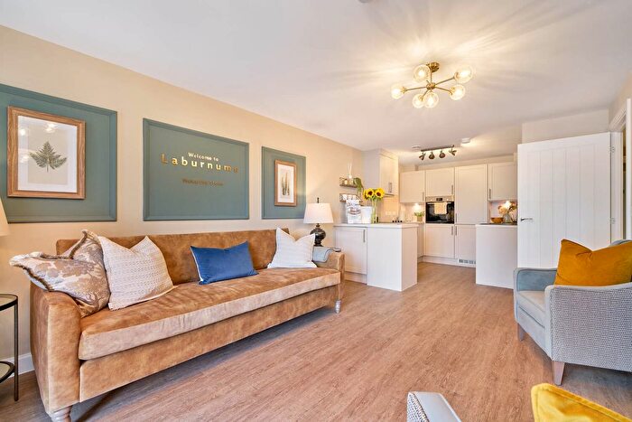 1 Bedroom Flat To Rent In Chalkwell Avenue, Westcliff-On-Sea, SS0