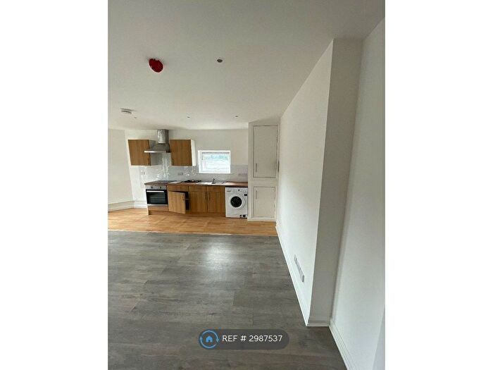 1 Bedroom Flat To Rent In Bank St, Maidstone, ME14