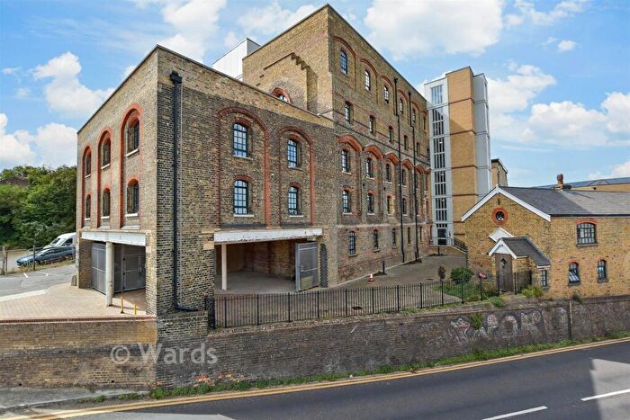2 Bedroom Flat For Sale In Millers Hill, Ramsgate, Kent, CT11