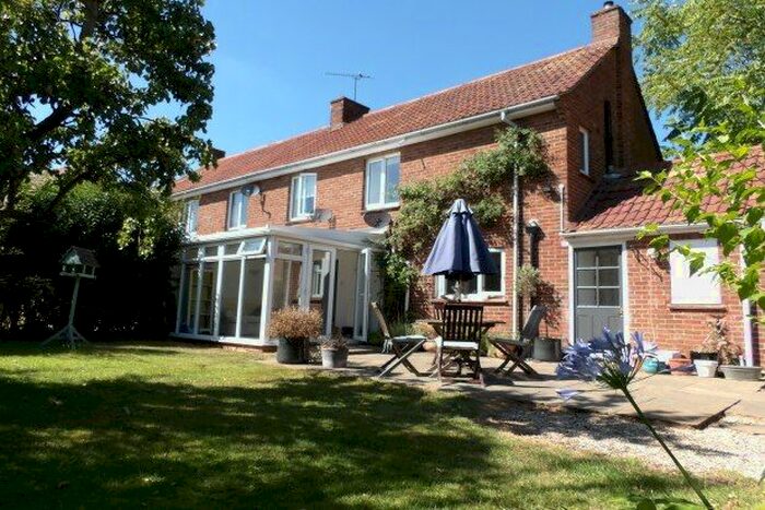 3 Bedroom Semi-Detached House To Rent In Woodhouse Lane, Chelmsford, CM1