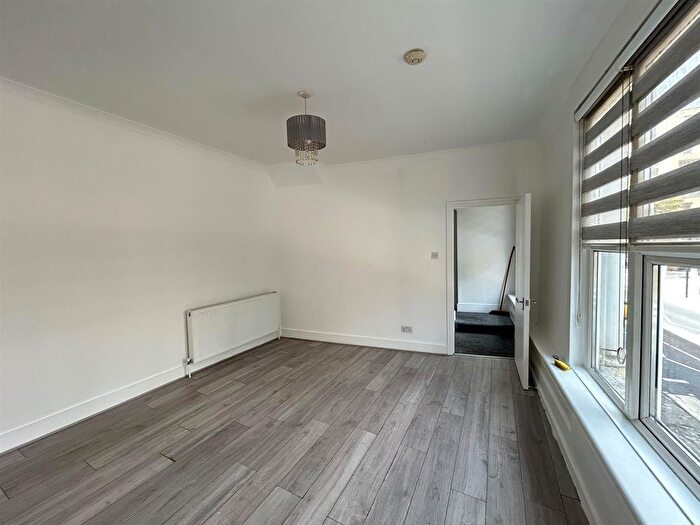 2 Bedroom Maisonette To Rent In Green Lanes, London, N16