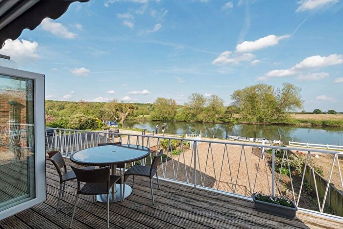 3 Bedroom Detached House For Sale In River Gardens, Purley On Thames, Reading, Berkshire, RG8