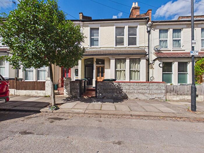 2 Bedroom Flat To Rent In St. John's Road, London, N15