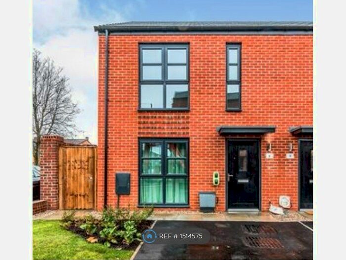 2 Bedroom Semi-Detached House To Rent In Kingsheath Street, Manchester, M40