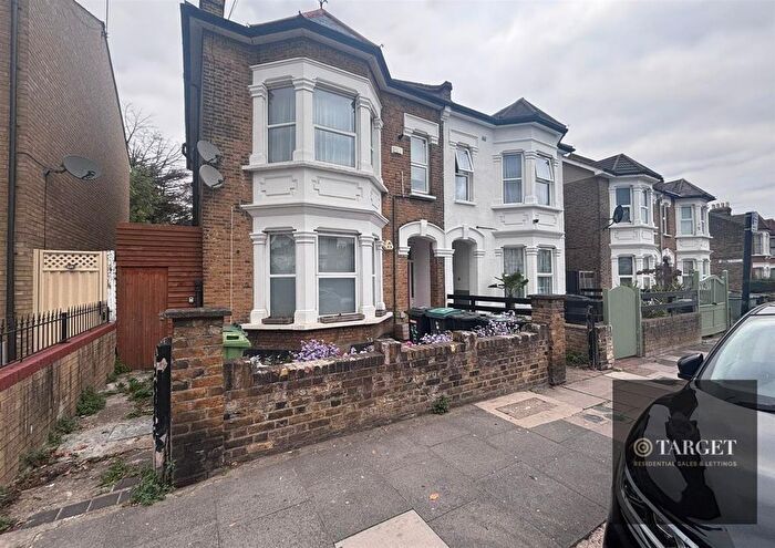 2 Bedroom Flat To Rent In Myddleton Road, Wood Green, N22