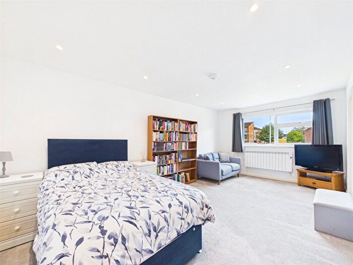 1 Bedroom Flat For Sale In Golden Vale, Churchdown, Gloucester, Gloucestershire, GL3