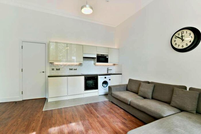 1 Bedroom Flat To Rent In Gloucester Gardens, Bayswater, Paddington, Porchester Terrace North, W2