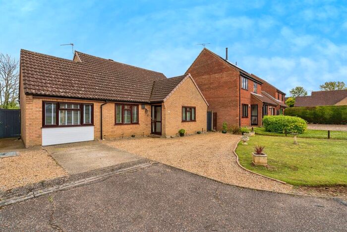 3 Bedroom Detached Bungalow For Sale In Heathlands Drive, Croxton, Thetford, IP24