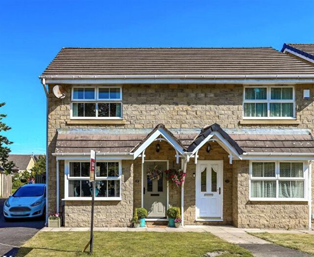3 Bedroom Semi-Detached House To Rent In Quakers View, Brierfield, Lancashire, BB9