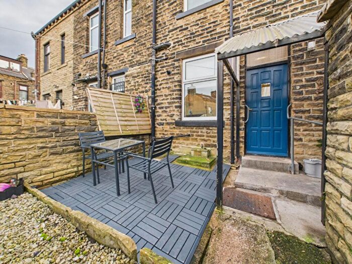 3 Bedroom Terraced House To Rent In Leonard Street, Bingley, BD16