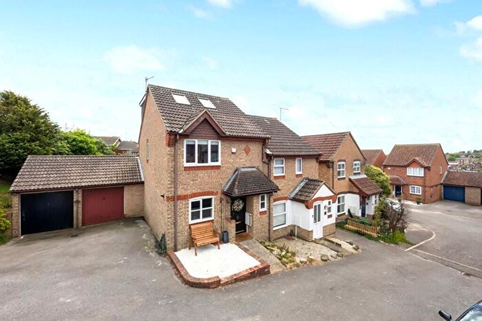 4 Bedroom Property For Sale In Cornford Close, Portslade, Brighton, BN41