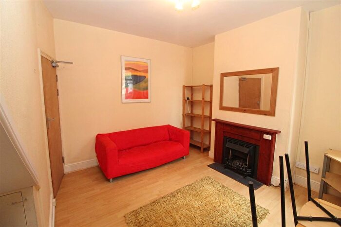 4 Bedroom Property To Rent In Brithdir Street, Cathays, Cardiff, CF24