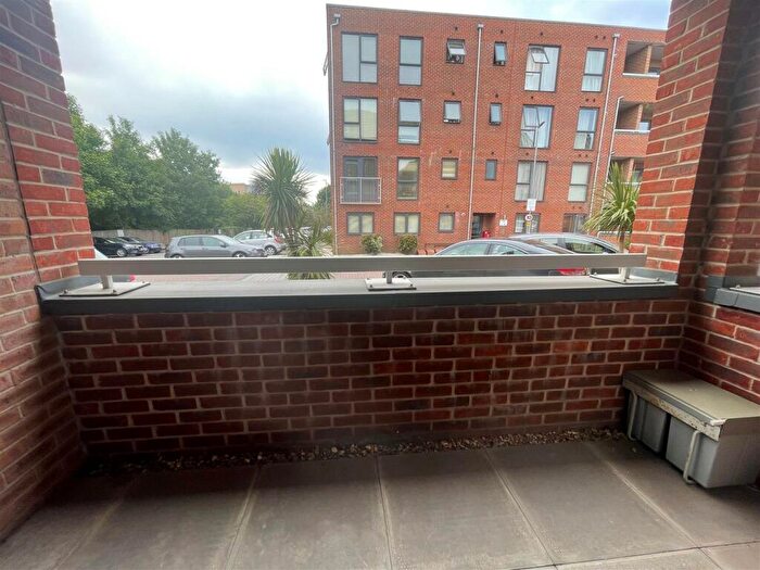 1 Bedroom Flat To Rent In Draper Close, Grays, RM20