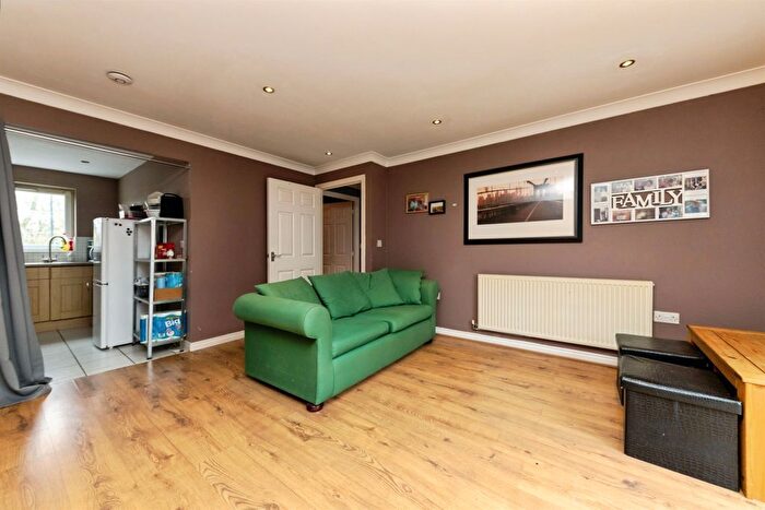 2 Bedroom Flat For Sale In Eddington Crescent, Welwyn Garden City, AL7
