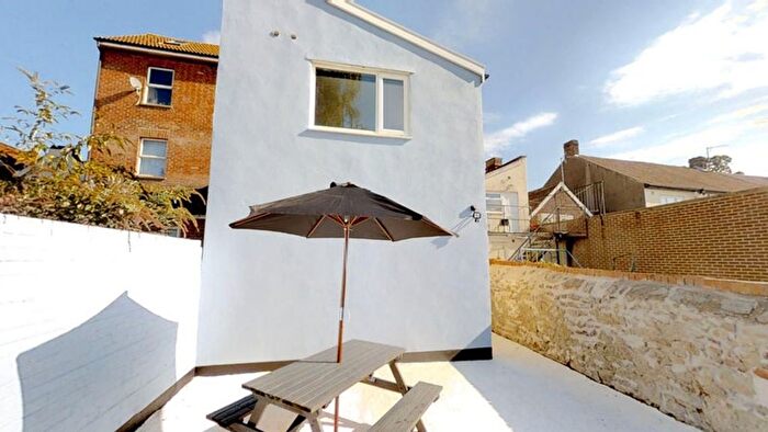 1 Bedroom Semi-Detached House To Rent In Pembroke Road, Bristol, BS11