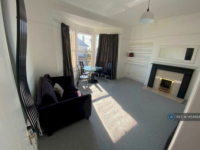2 Bedroom Maisonette To Rent In Logan Road, Bristol, BS7