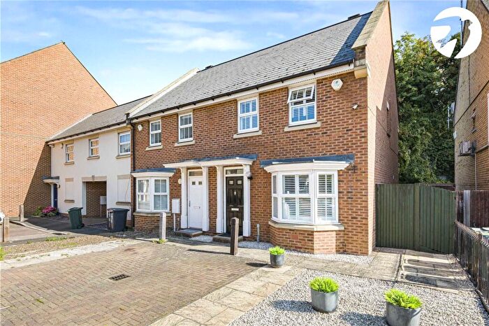 3 Bedroom Semi Detached House For Sale In Reed Court, Greenhithe, Kent, DA9