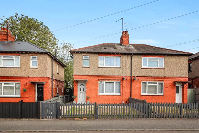 3 Bedroom Semi Detached House For Sale In , East Crescent, Rushden, NN10
