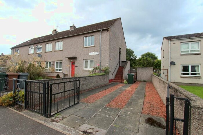 3 Bedroom Flat To Rent In Easter Drylaw Place, Drylaw, Edinburgh, EH4