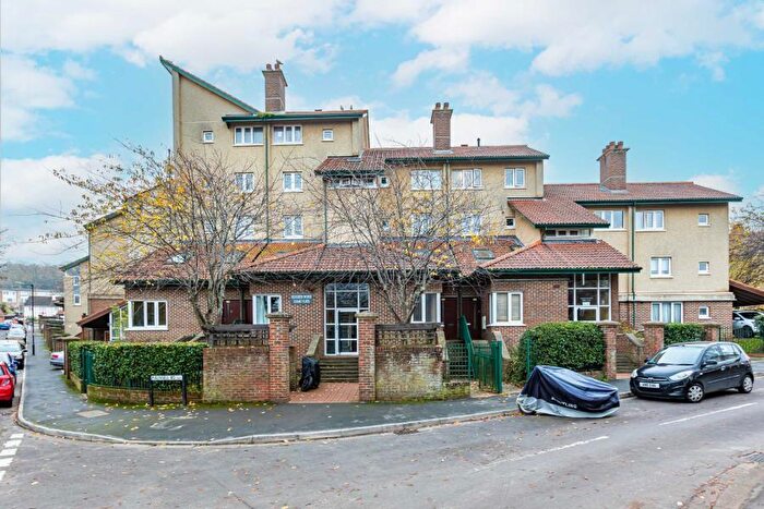 2 Bedroom Apartment To Rent In Orlebar Gardens - Lawrence Weston, BS11