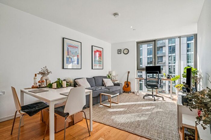2 Bedroom Flat To Rent In Enterprise Way, Wandsworth, SW18