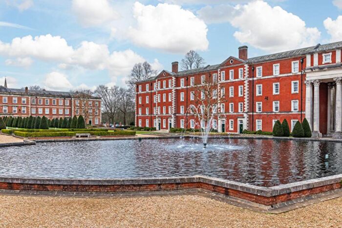 2 Bedroom Apartment To Rent In Peninsula Square, Winchester, SO23