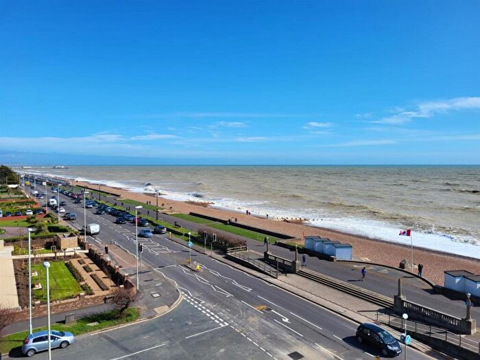 3 Bedroom Flat To Rent In Marine Point, West Parade, Worthing, BN11